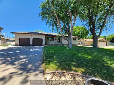 2663 Saint Patrick Ave, Grand Island, NE 68803
