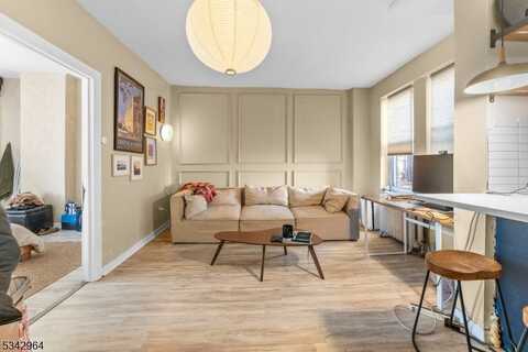5707 Hudson Ave APT 11, Yorktown, NJ 07093