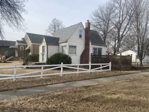 609 Simmons Ave SE, Huron, SD 57350