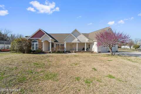 825 Nine Mile Road, Richlands, NC 28574