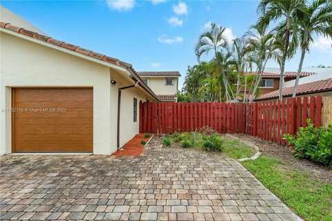 2530 NE 9th St, Fort Lauderdale, FL 33304