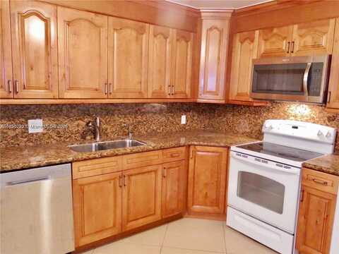 1301 NE 7th St, Hallandale Beach, FL 33009