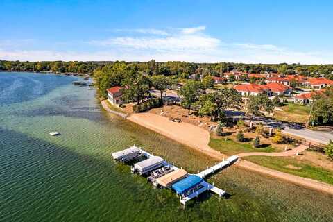 1622 Saint Andrews Dr, Oconomowoc, WI 53066
