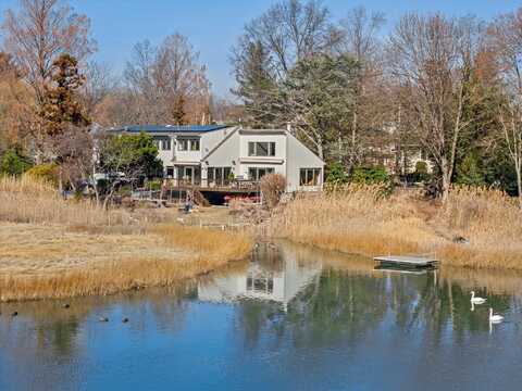695 Barrymore Lane, Mamaroneck, NY 10543