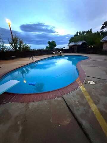 2303 W Commerce Road, Clinton, OK 73601