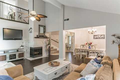 10203 Ridge Oak Street, Dallas, TX 75227