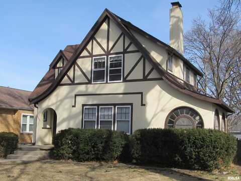 2807 GRAND Avenue, Davenport, IA 52803