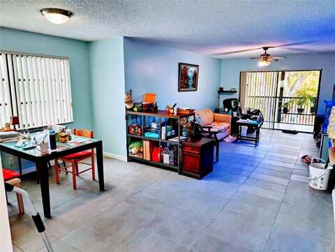 205 SE 10th St, Deerfield Beach, FL 33441