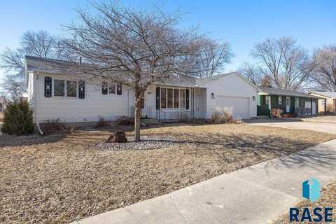 341 N Holiday Ave, Sioux Falls, SD 57103