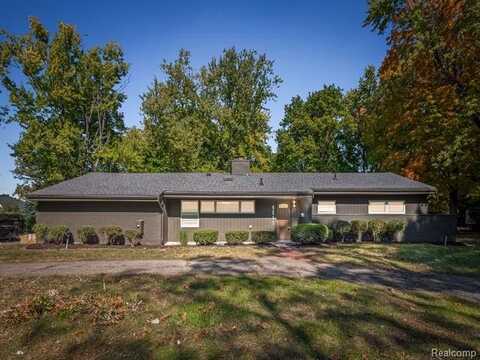 4550 W MAPLE Road, Bloomfield Hills, MI 48301