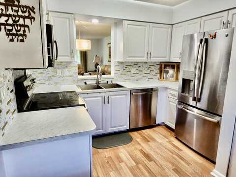 7185 Huntington Lane, Delray Beach, FL 33446