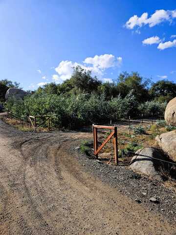 2562 Donnil Ln, Fallbrook, CA 92028