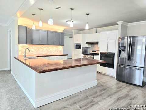 5894 Castle Run, San Antonio, TX 78218