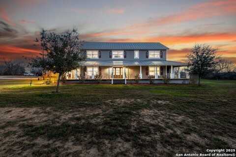 917 County Road 664, Devine, TX 78016
