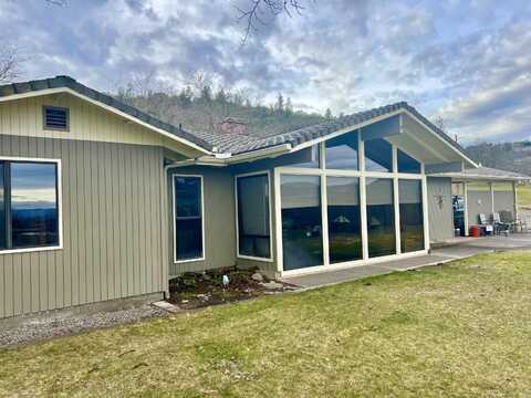 8085 Gold Ray Road, Central Point, OR 97502