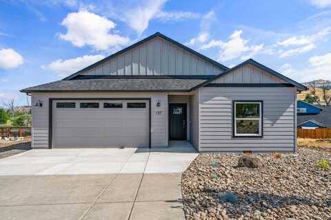 137 Willow Springs Drive, Talent, OR 97540