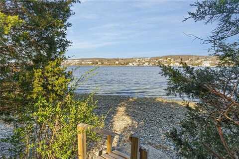 45 Narragansett Boulevard, Portsmouth, RI 02871