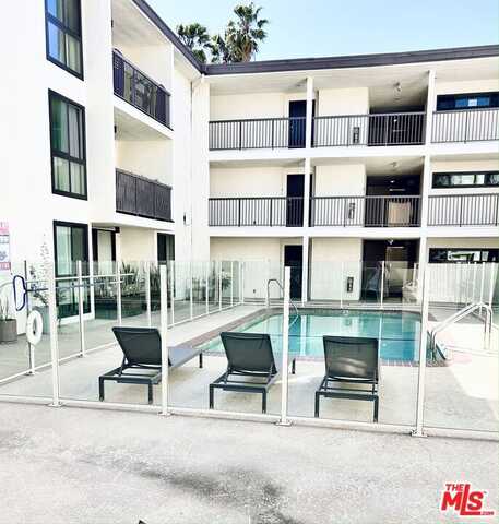 911 N Kings Rd, West Hollywood, CA 90069