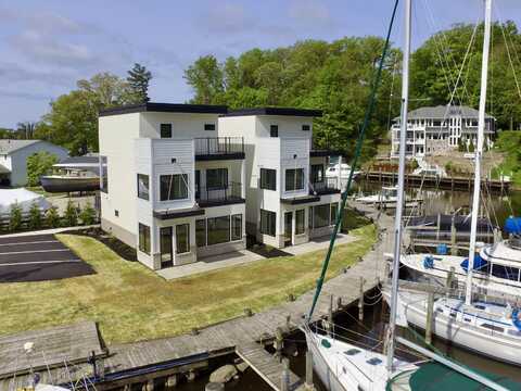 1 N Bailey Avenue, South Haven, MI 49090