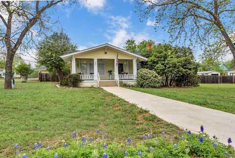909 Flag Street, Llano, TX 78643
