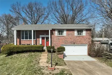 5831 Five Oaks Parkway, Saint Louis, MO 63128