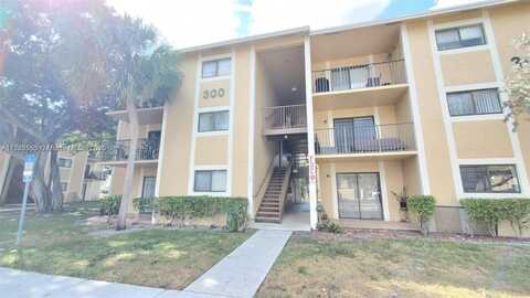 300 W Palm Cir W, Pembroke Pines, FL 33025