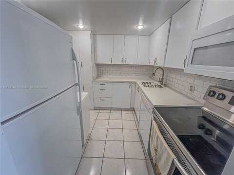 3625 N Country Club Dr, Aventura, FL 33180