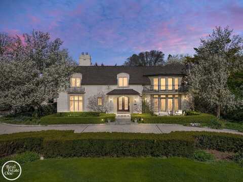 583 Lake Shore, Grosse Pointe Shores, MI 48236