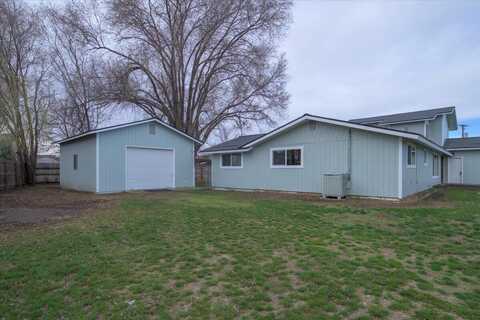 1043 NW Golf Course Drive, Madras, OR 97741