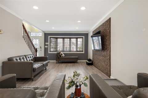 82-30 266th Street, Floral Park, NY 11004