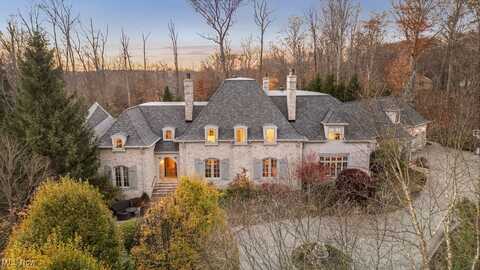 2201 Charles Lane, Bath, OH 44333