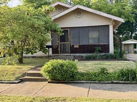707 E 15th Street, Okmulgee, OK 74447