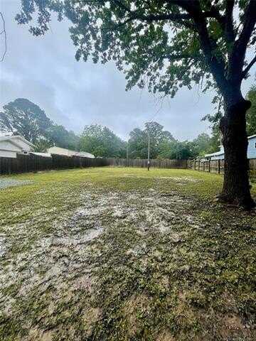168 Kiamichi Road, Eufaula, OK 74432