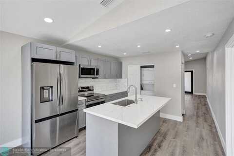 2614 W 65th St, Hialeah, FL 33016