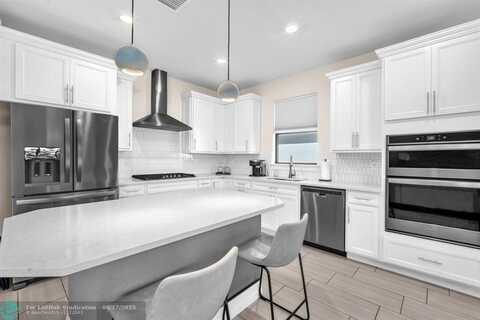 4546 Pinehurst Trl W, Oakland Park, FL 33309