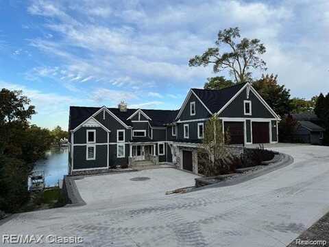 000 Ridge, White Lake, MI 48383