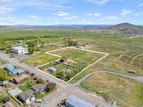 710 SCHOOL ST, Haines, OR 97833