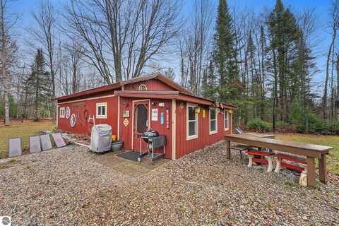 6149 North Trail SE, Kalkaska, MI 49646