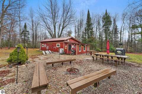 6149 North Trail SE, Kalkaska, MI 49646