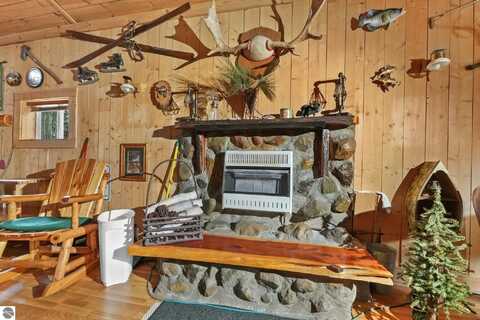 6149 North Trail SE, Kalkaska, MI 49646