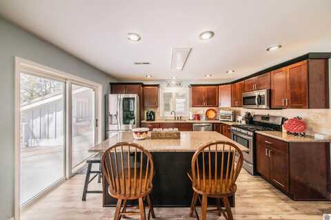115 Dogwood Hills Club Dr, Gilbertsville, KY 42044
