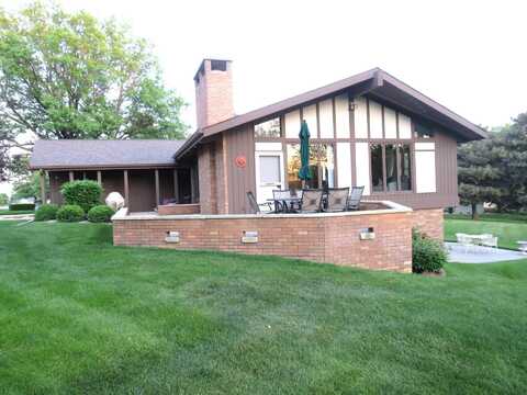 6166 Country Club Drive, Columbus, NE 68601