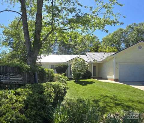 15 Primrose Lane, Asheville, NC 28805