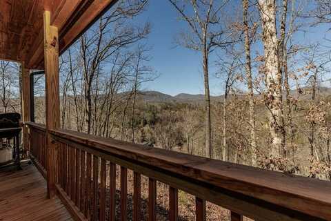 261 Holley Mountain Top Rd, Whittier, NC 28789