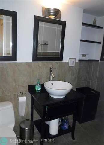 S Ocean Dr, Hallandale Beach, FL 33009