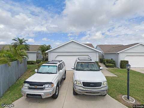 Ironwood Cir, Venice, FL 34292
