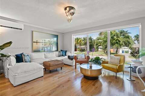 1016 NE 4th Ct, Hallandale Beach, FL 33009