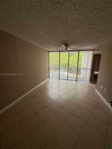 7125 NW 186th St, Hialeah, FL 33015
