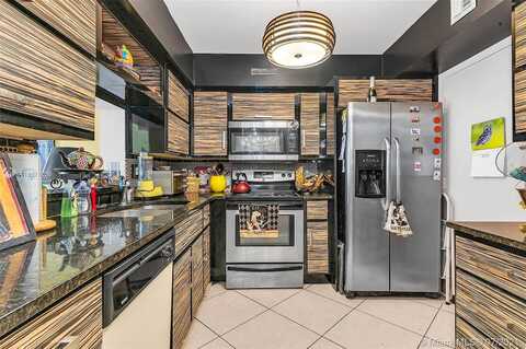 Ne 14Th Ave, Hallandale Beach, FL 33009