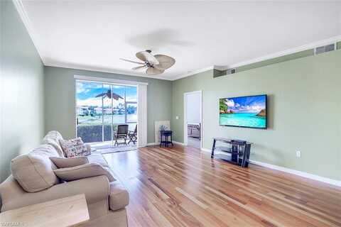 Robin Hood Cir, Naples, FL 34104